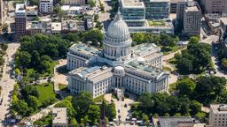 Hoteles cerca a Dane County Job Fair