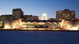 Hoteles cerca a 2020 Nelson Institute Earth Day Conference