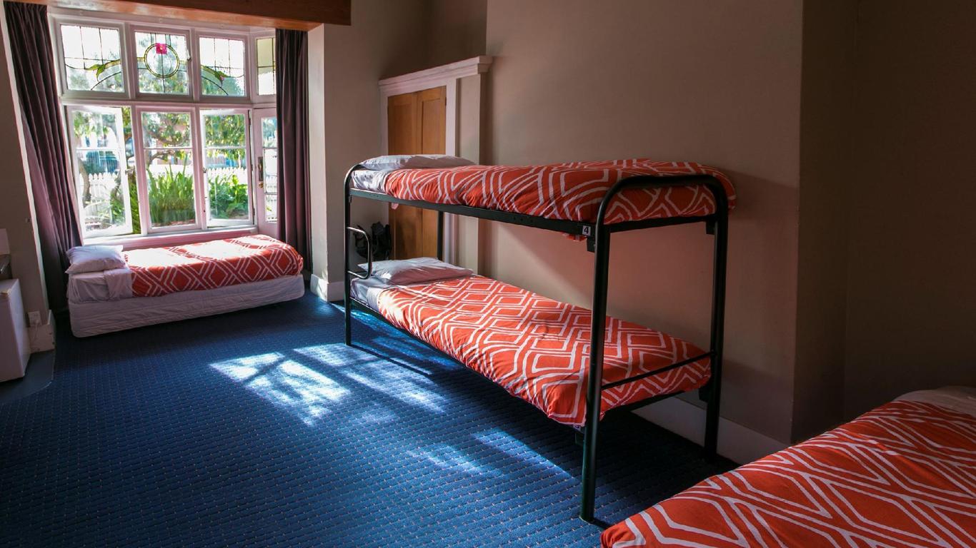 Kiwi's Nest Budget Accommodation & Backpackers