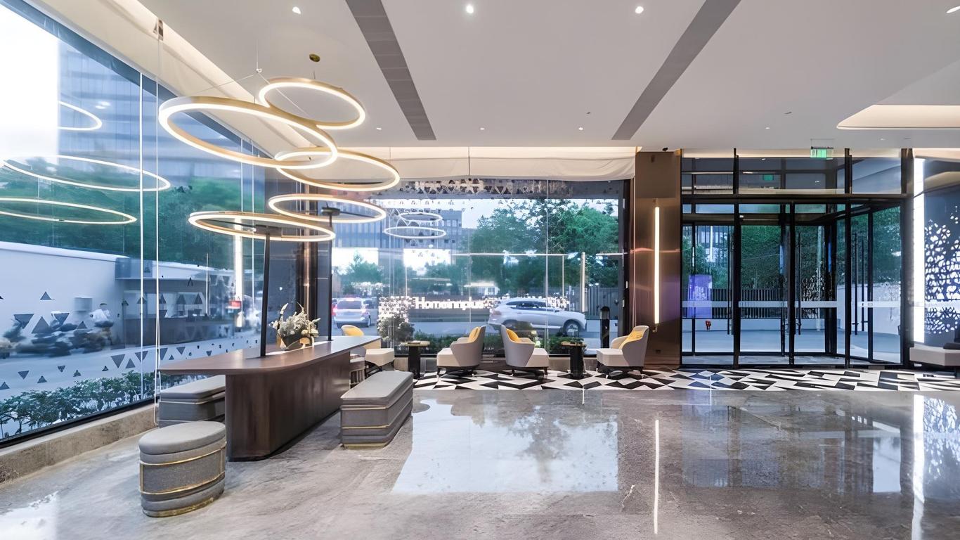 Home Inn Plus Shanghai New International Expo Center Gaoke West Road Metro Station