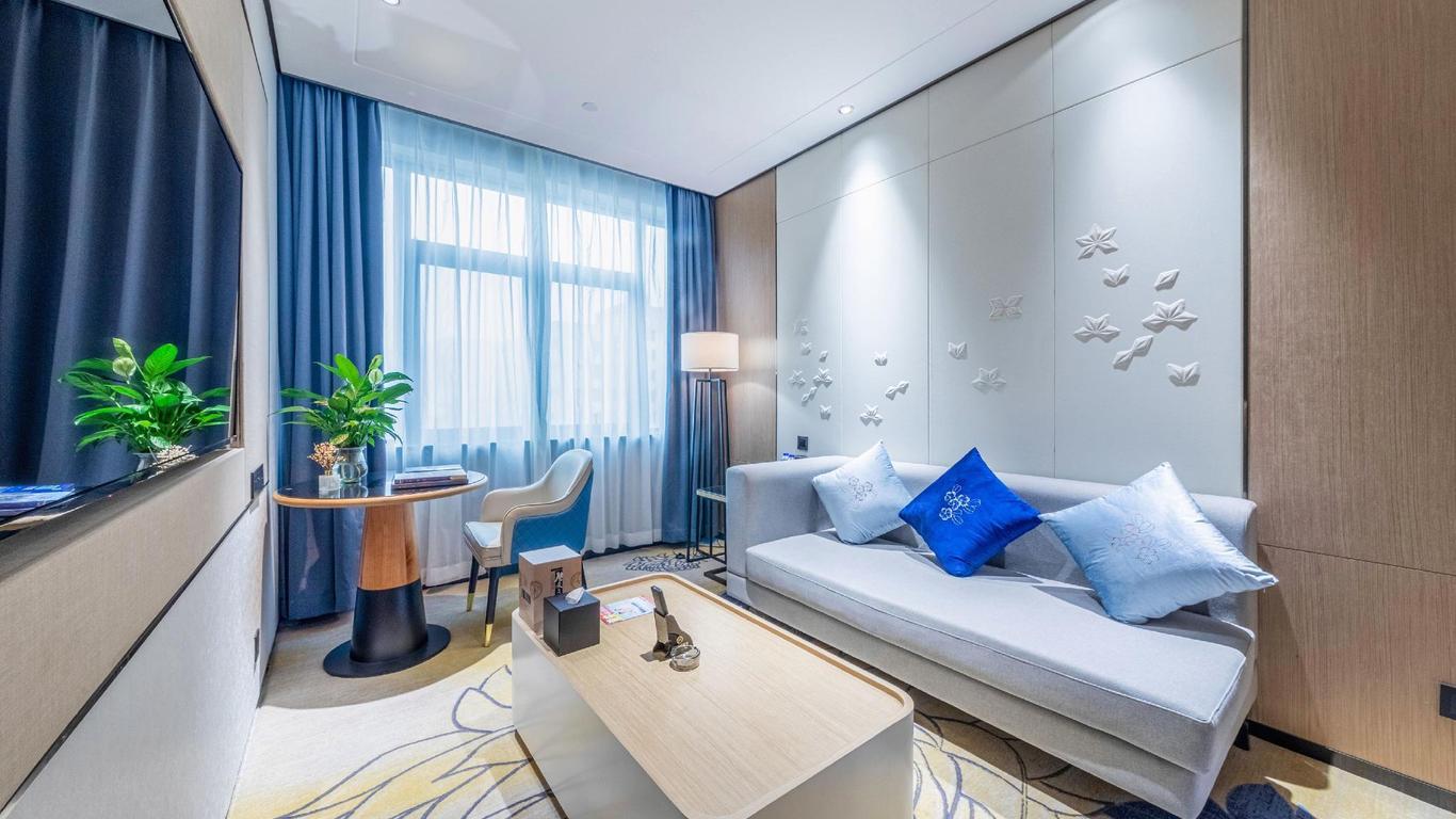 Hoi Tak Hotel