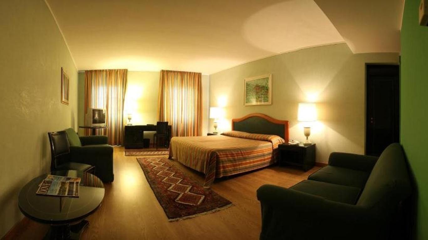Intra Hotel