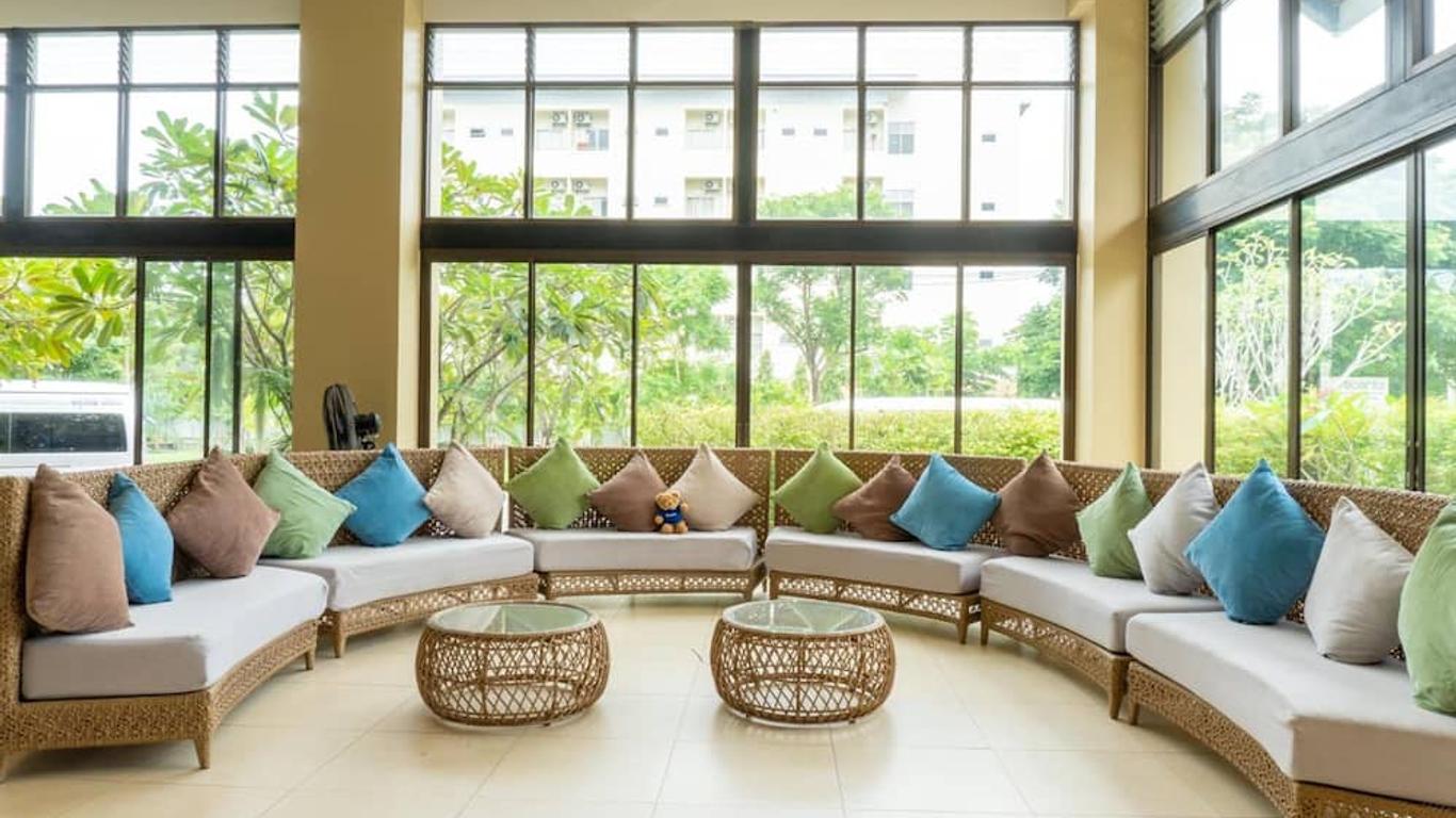 Recenta Suite Phuket Suanluang