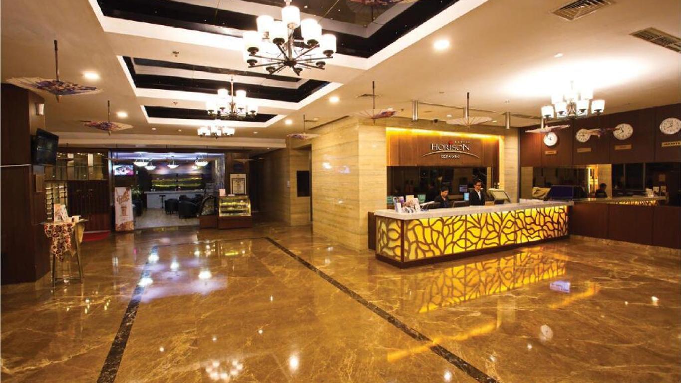 Horison Ultima Semarang