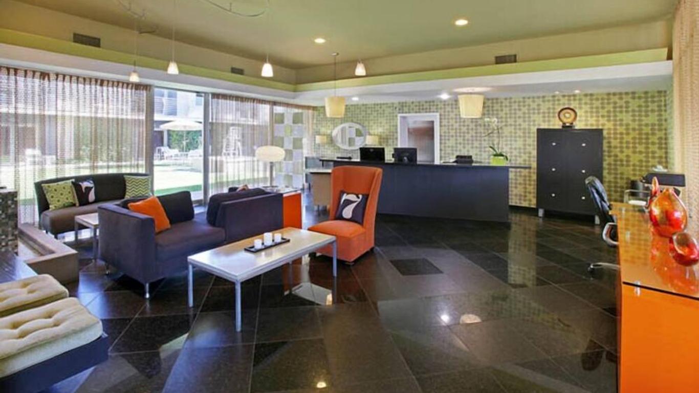 7 Springs Inn & Suites