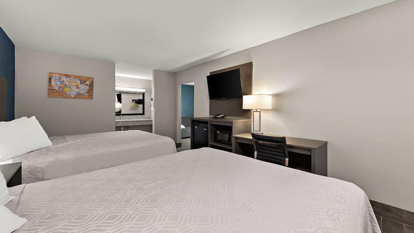 Econo Lodge Inn & Suites