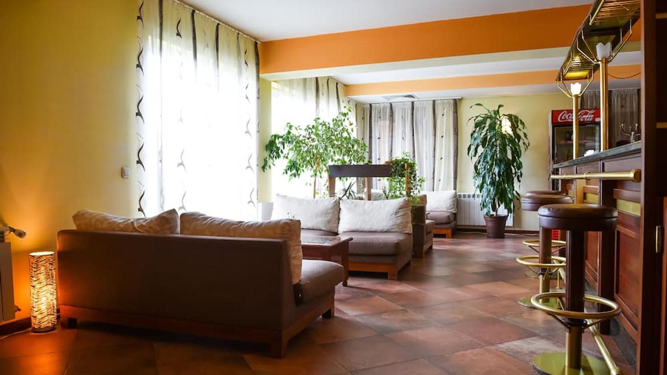 Hotel Bojur & Bojurland Apartment Complex