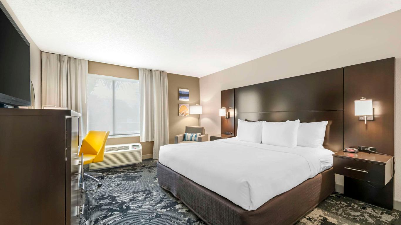 Comfort Inn & Suites Near Universal Orlando Resort-Convention Ctr.