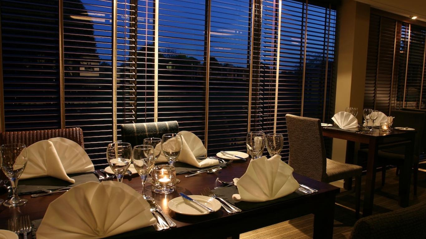 Eight Acres Hotel