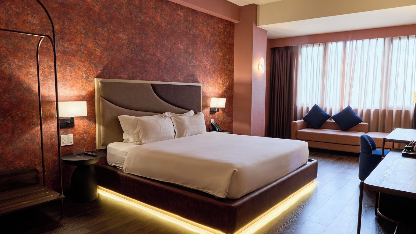 Kin Hotel Ly Tu Trong