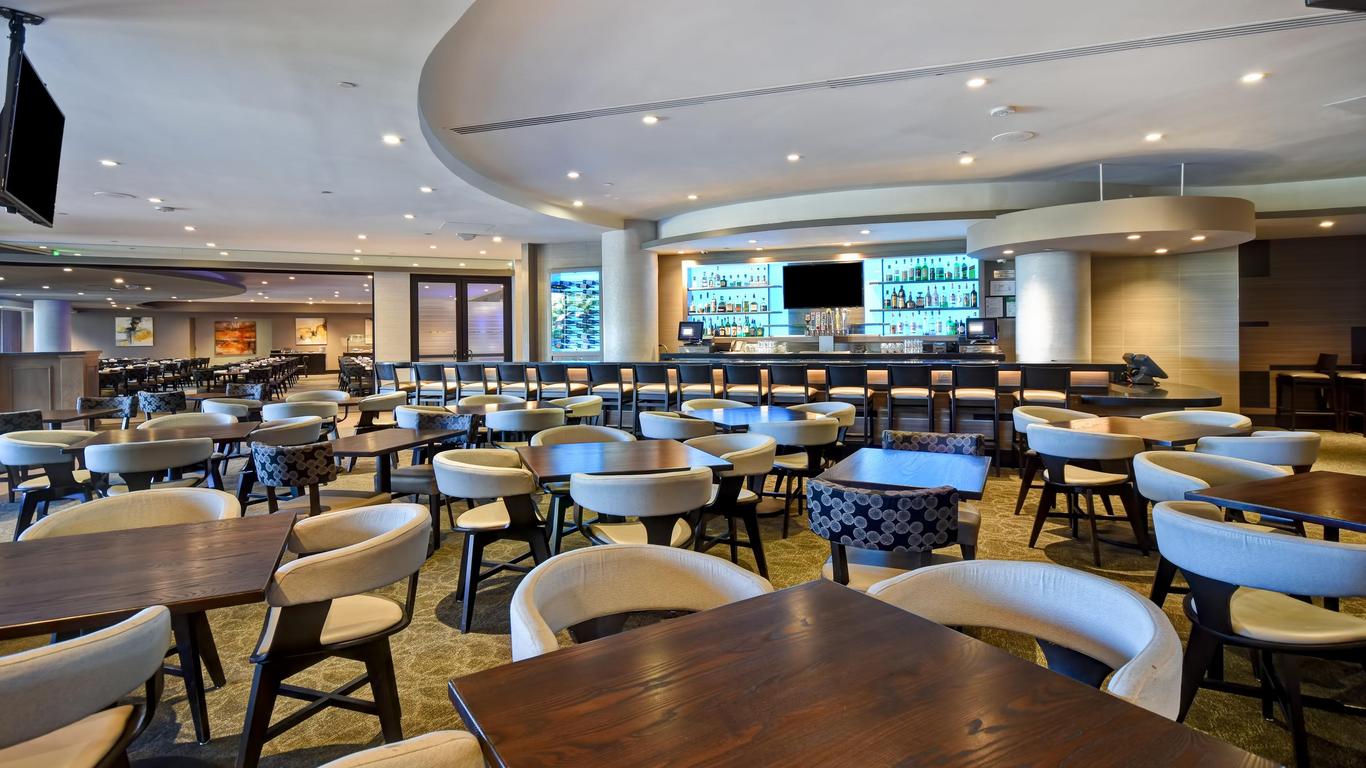 DoubleTree by Hilton Pleasanton at the Club