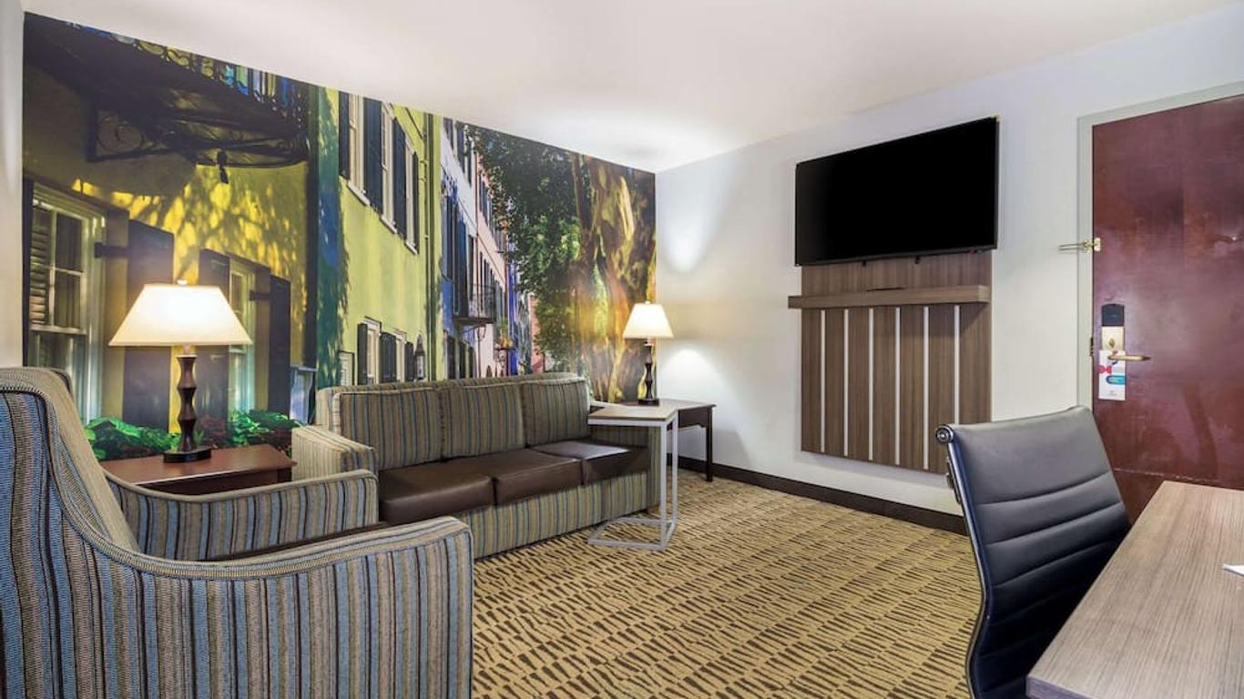 Clarion Pointe Charleston - West Ashley