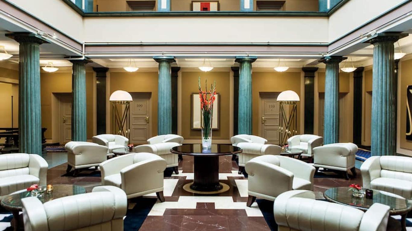 Elite Plaza Hotel