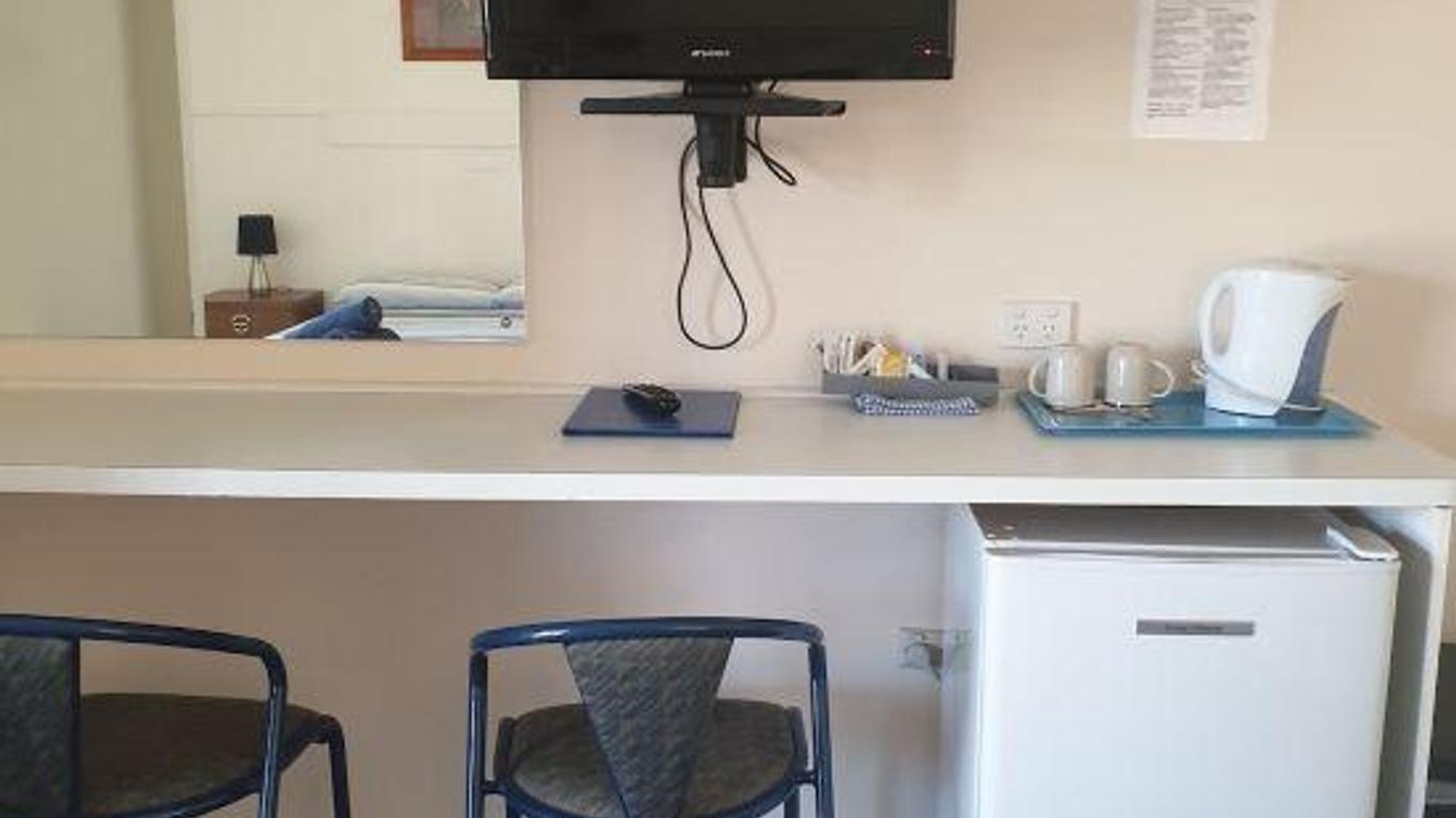 Bamboo Motor Inn
