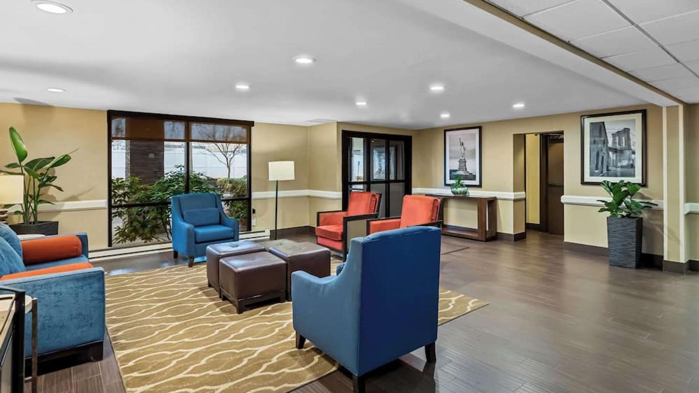 Comfort Inn & Suites