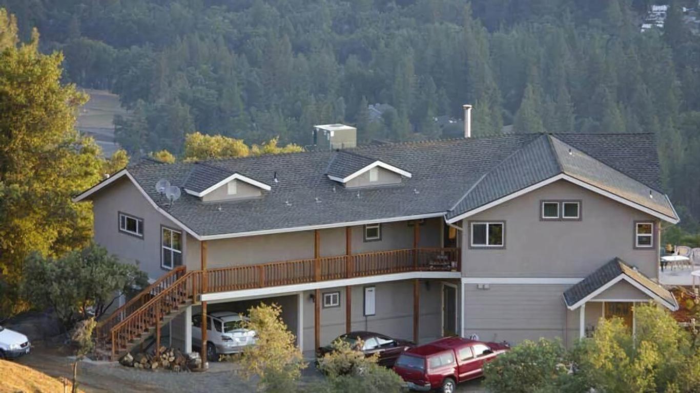 Yosemite Sierra View Bed & Breakfast