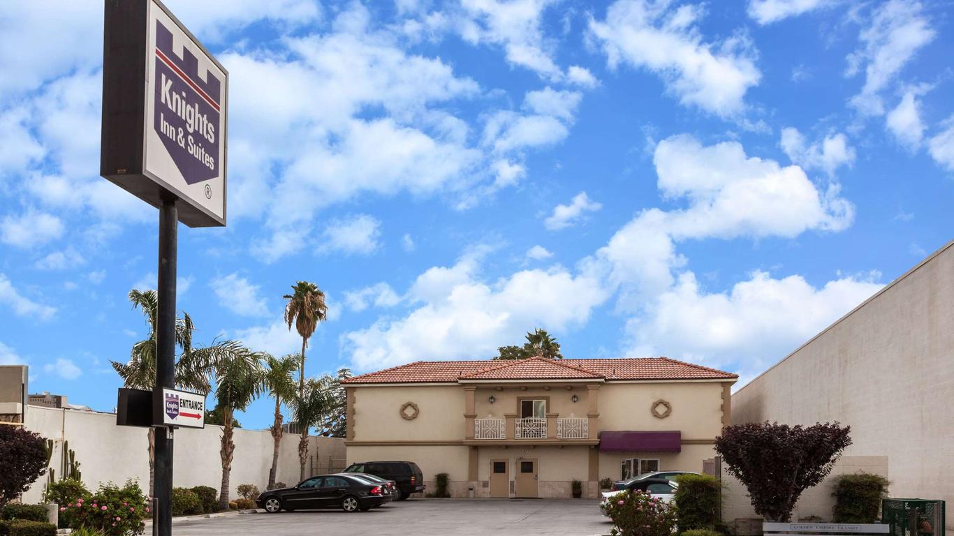 Howard Johnson by Wyndham Bakersfield