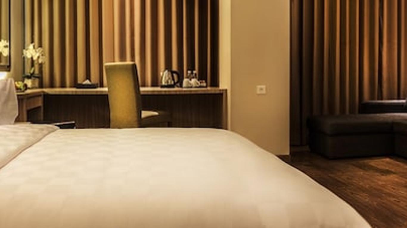 M Premiere Hotel