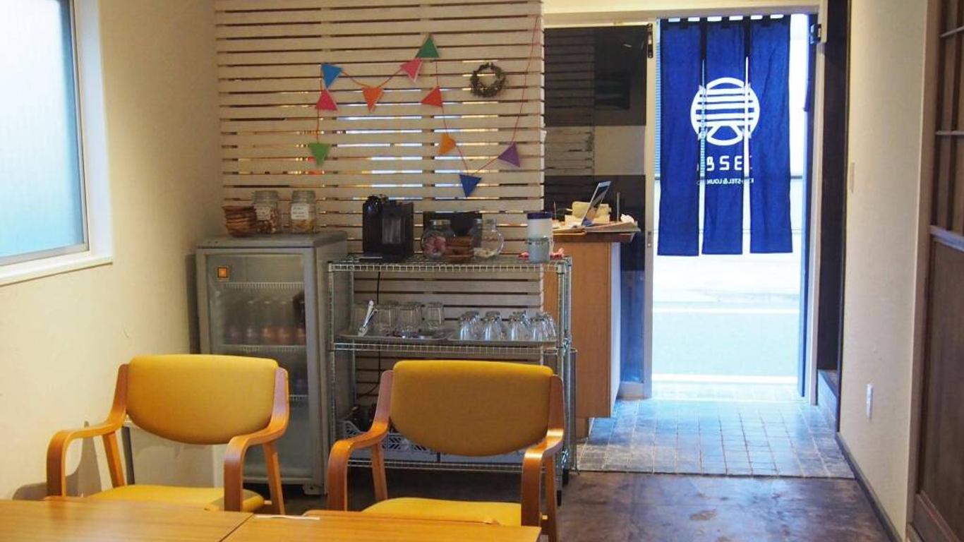 328 Hostel & Lounge