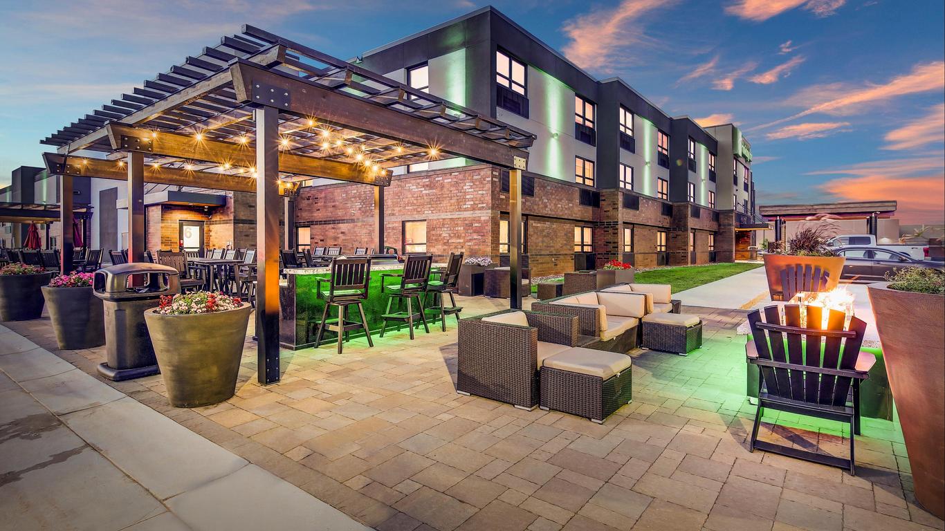 Holiday Inn & Suites St. Cloud