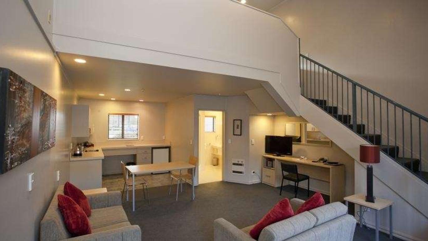 Aubyn Court Spa Motel