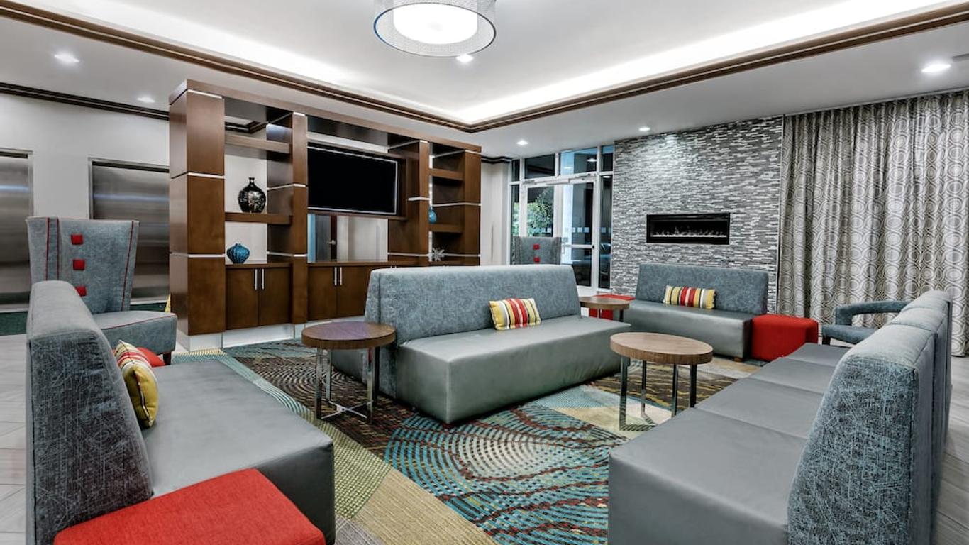Holiday Inn & Suites College Station-Aggieland