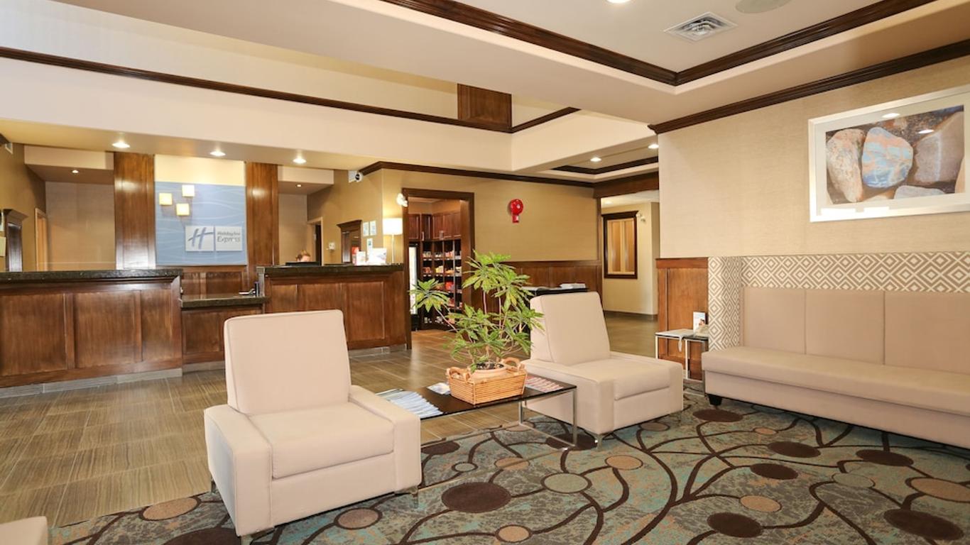 Holiday Inn Express & Suites Vernon