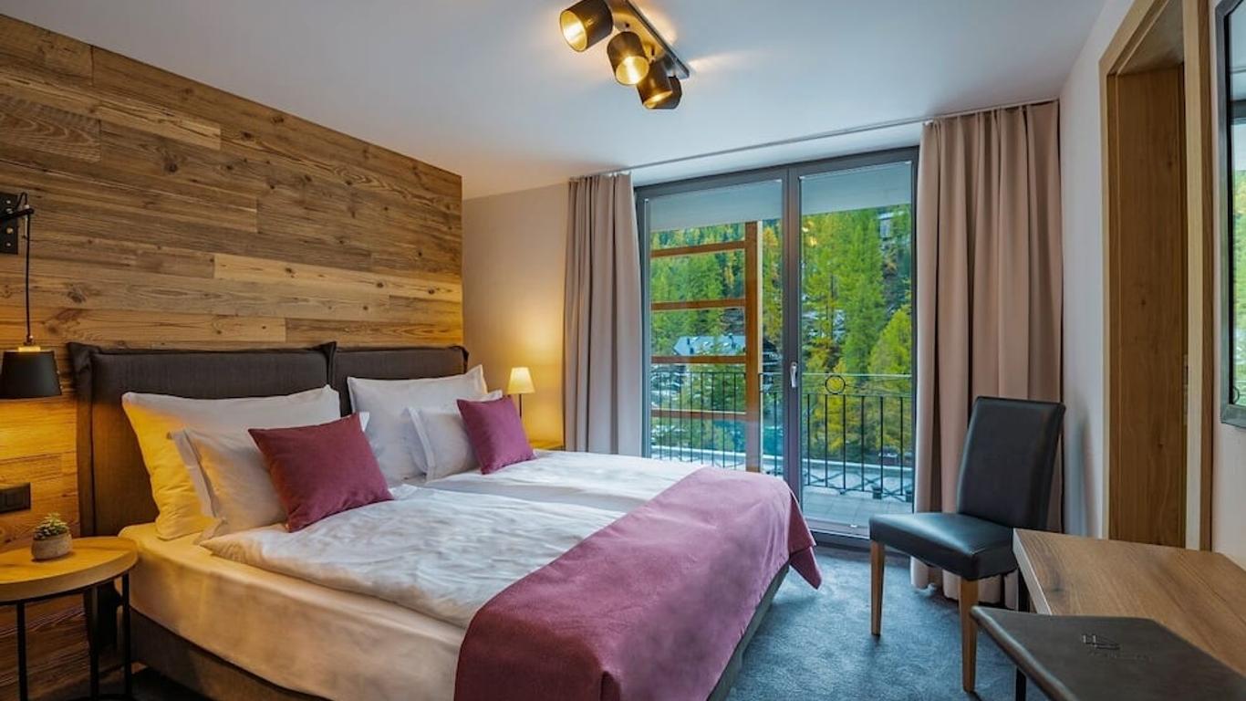 22 Summits Apartments
