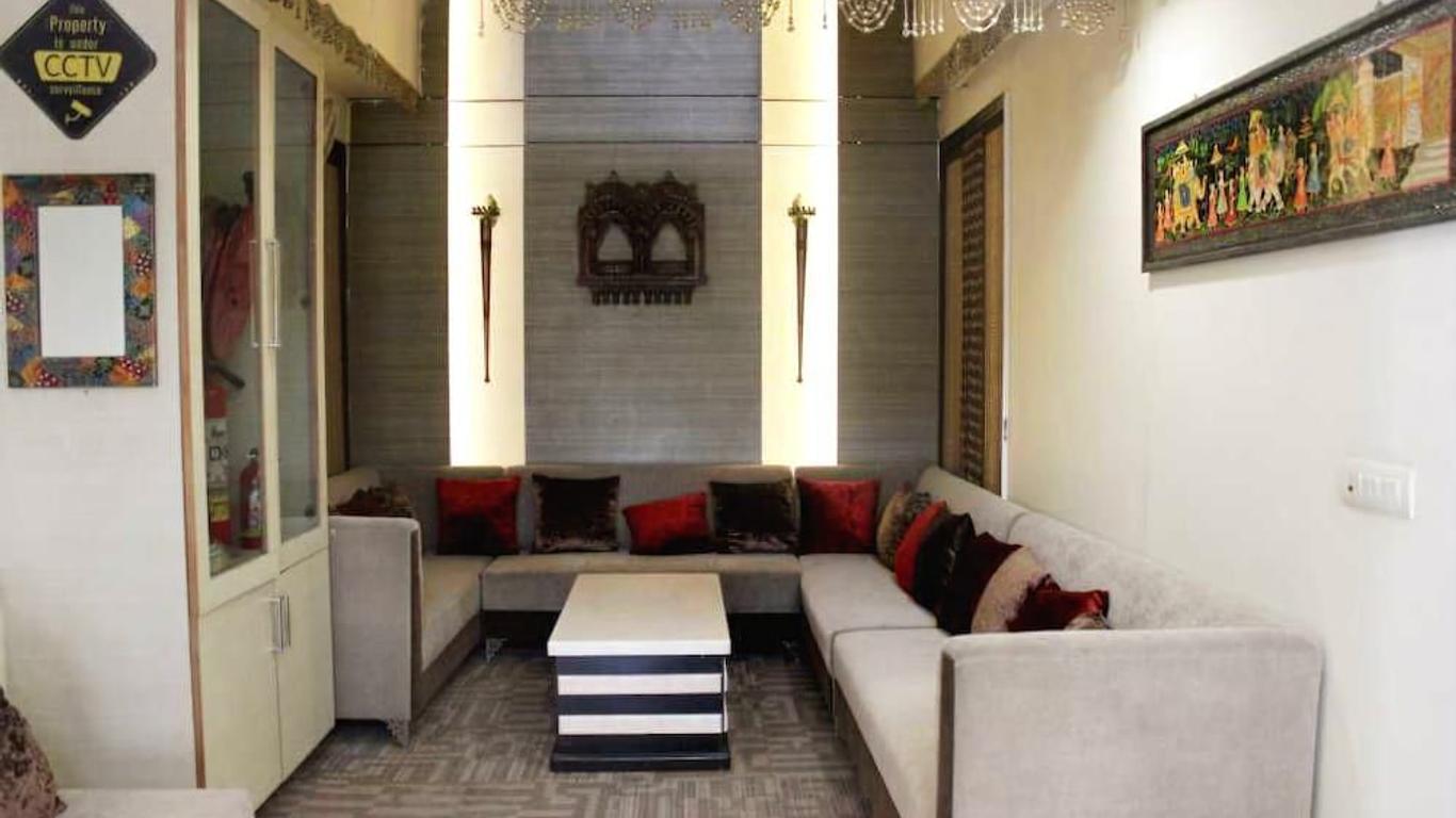 OYO 557 Hotel Lavish Inn