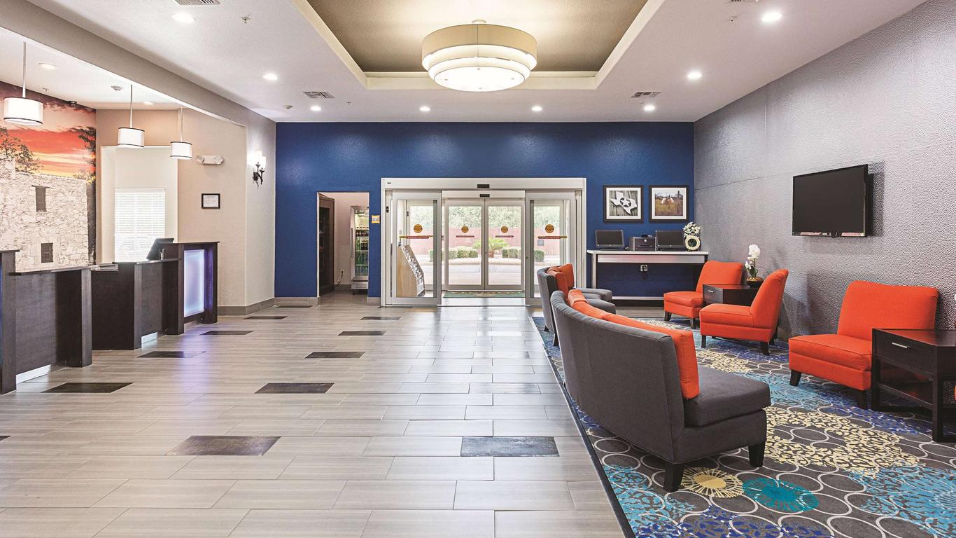 La Quinta Inn & Suites by Wyndham San Antonio Northwest