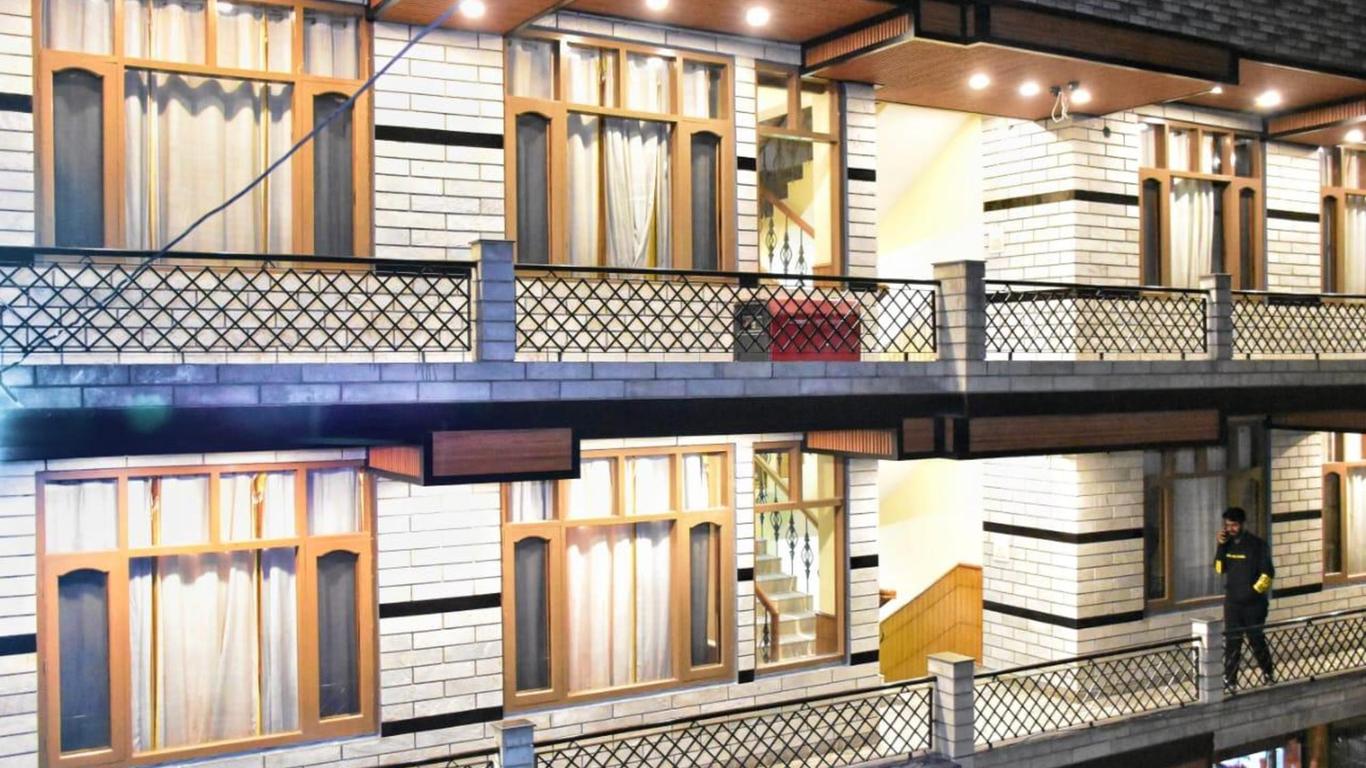 Hotel New Adarsh