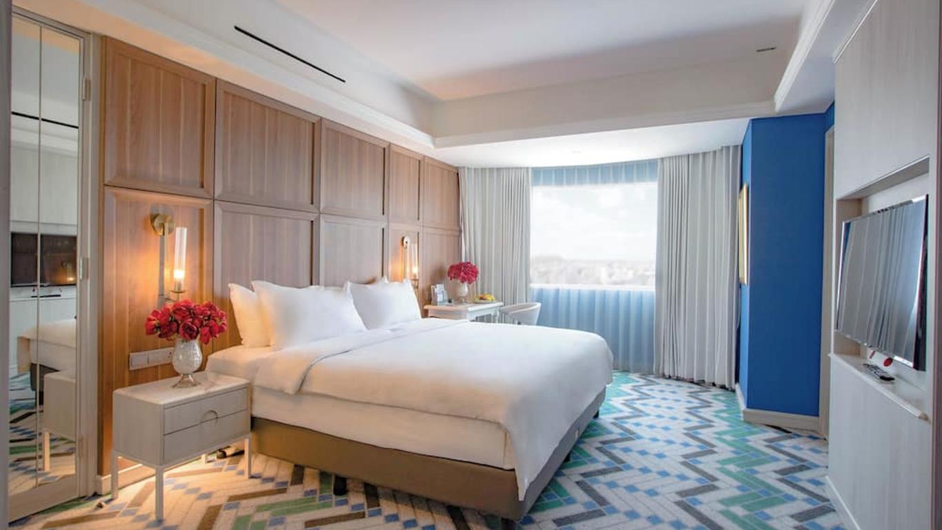 Java Paragon Hotel & Residences