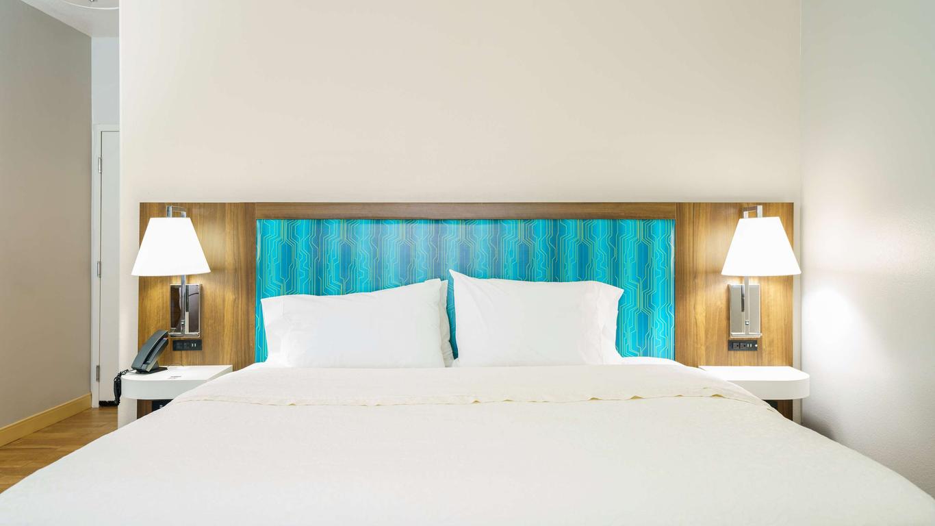Hampton Inn Garden City