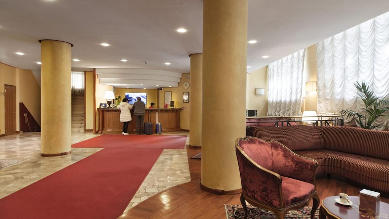 Hotel De Paris