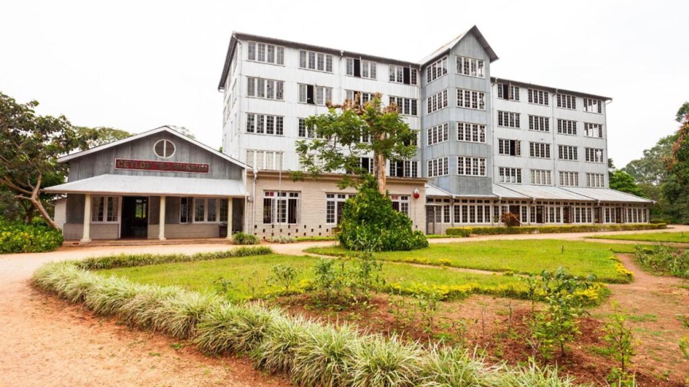 Helgasfolly Anti Hotel Residence