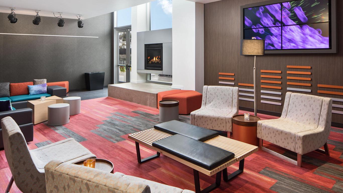 Aloft Seattle Sea-Tac Airport