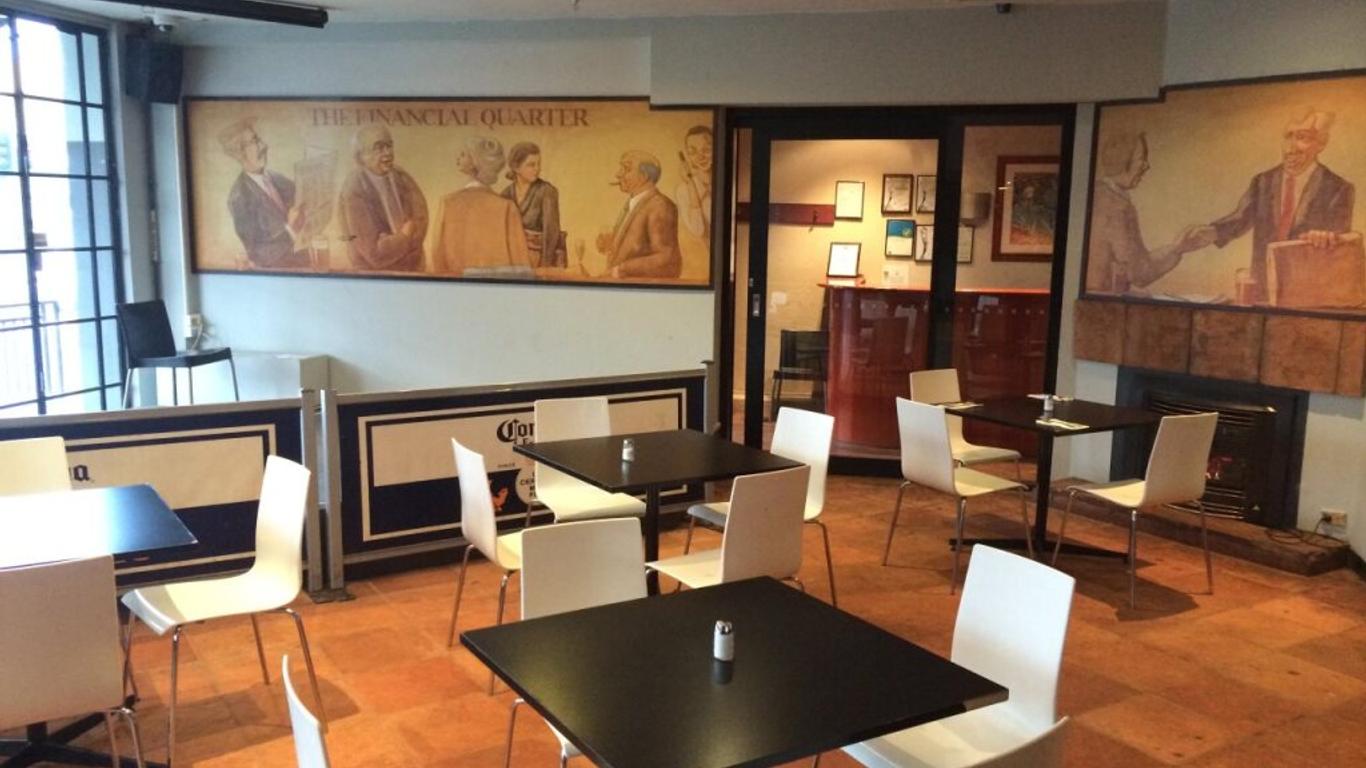 Star Bar Cafe & Hotel