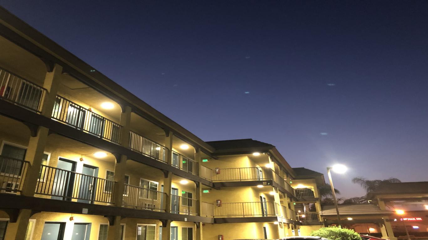 Simply Home Inn & Suites - Riverside