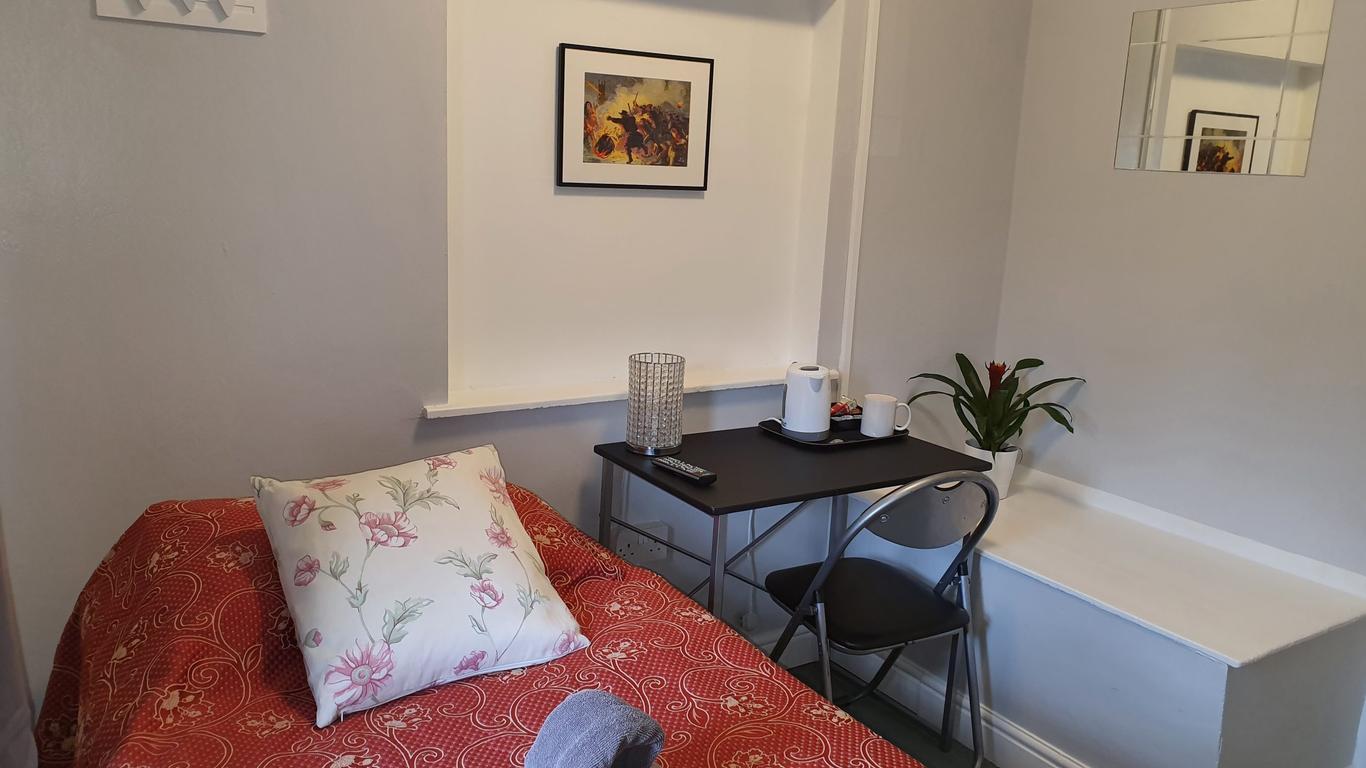 Stansted Lodge Avalon